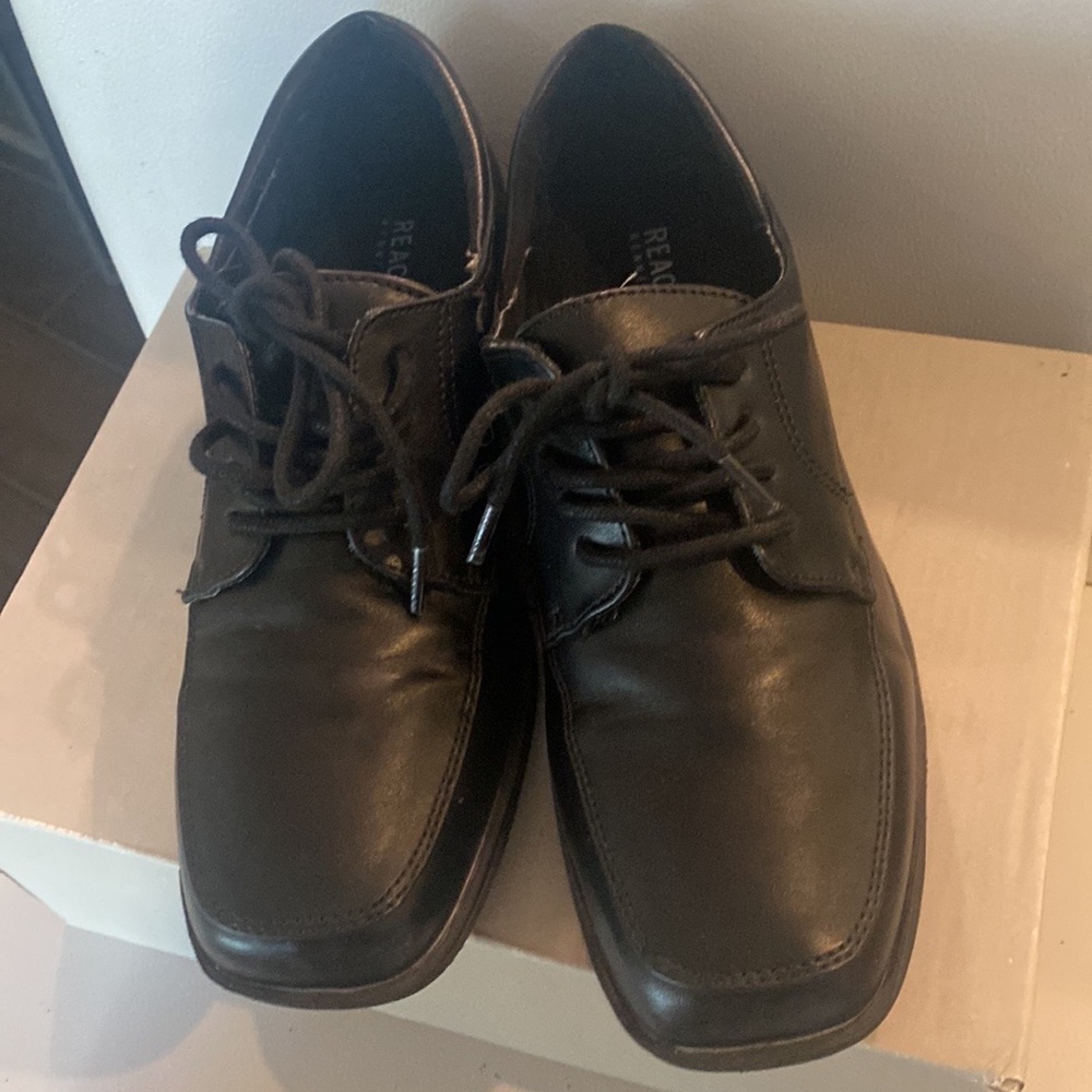 kenneth Cole bradley lace up boys sz4 black leather. Size 4 / school concerts!!!